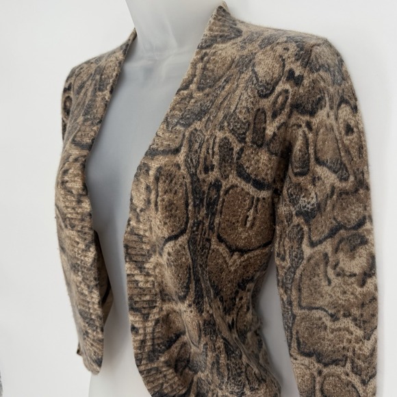 Neiman Marcus Sz S Animal Print 100% Cashmere Crop Shawl Cardigan Sweater Luxury - Picture 2 of 6